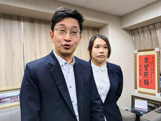 立法委员蔡适应（左）表示，这次的争议正好让社会大眾把不同政党推荐人才的机制，放在枱面上做评判。（张志康摄）