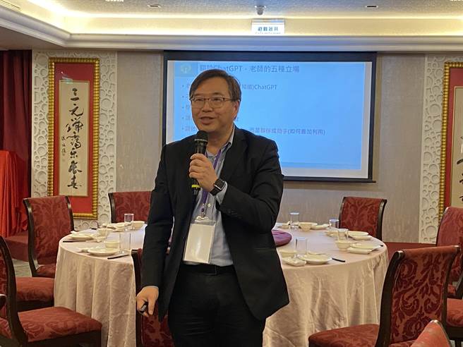 中原大學教務長皮世朋表示，鼓勵學生善用ChatGPT或AI工具來學習。（林志成攝）