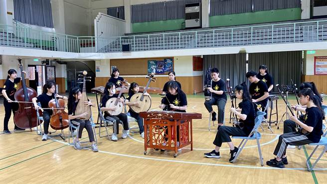 絲竹樂團成立僅2年，卻屢獲佳績。（吳佩蓉攝）