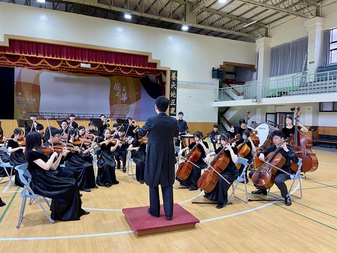 樂團現場原音重現比賽時的表演。（吳佩蓉攝）