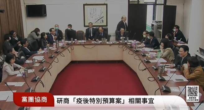 民进党立院总召柯建铭表示，大家前提就是排除朝野协商1个月，大家就能再继续谈下去，下周一截止收案、周二排程序委员会、周三、四朝野协商、最快下周五表决。（摘自立法院直播）