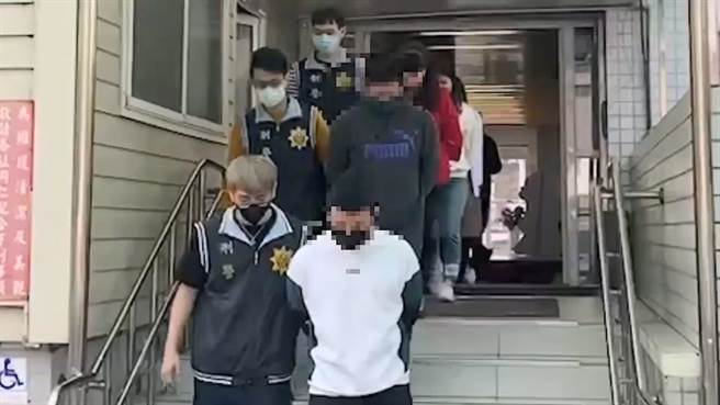 近日新北市新莊警分局破獲一起金額龐大的地下匯兌集團，該集團從去年11月至今不法匯兌金流已高達6000萬元，金額之龐大嚴重影響了金融秩序。(黃敬文翻攝)