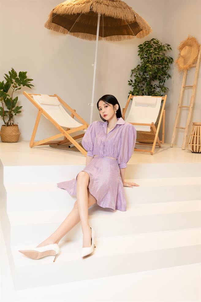 「好感系女神」邵雨薇时髦为鞋品代言站台。（D＋AF提供）