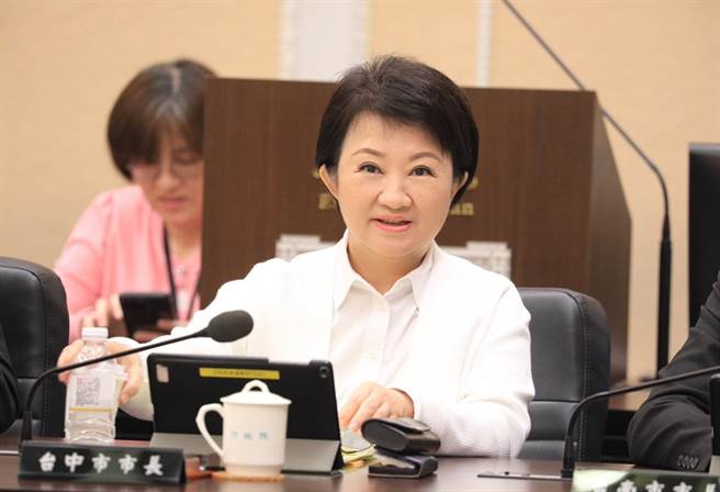 台中市长卢秀燕16日列席行政院会，特别呼吁水公司加强停水宣导。(台中市府提供)