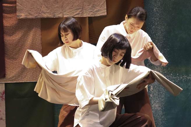 《女子戏．流转岁月》取材来自65岁到100岁，共100位女性的故事。（影响‧新剧场提供／曹婷婷台南传真）