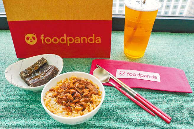 foodpanda 31日前推出「台客台嗑」活动，网罗八方云集、悟饕便当、梁社汉排骨、鬍鬚张等人气品牌，搭配一系列优惠码。（foodpanda提供）