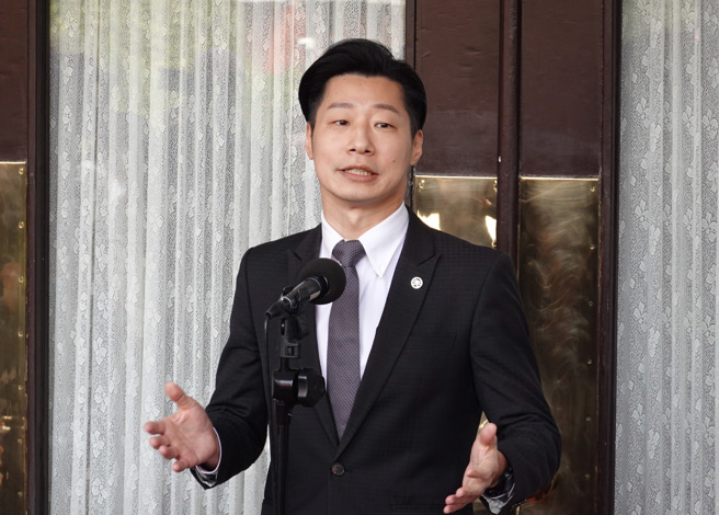 无党籍立委林昶佐17日出面说明不竞选连任的原因。（姚志平摄）