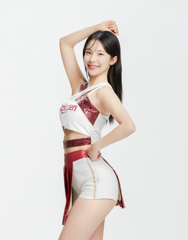 乐天桃猿专属啦啦队今年加入来自韩国的李多慧。（乐天桃猿提供）