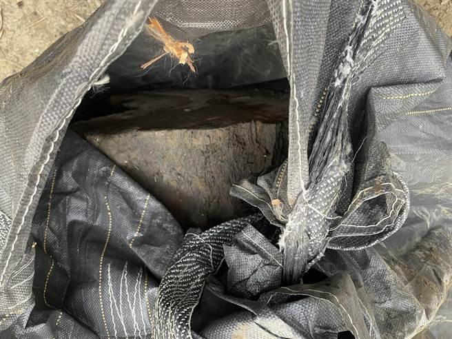 警方提醒，请勿任意捡拾漂流木避免触法。（翻摄照片／蔡明亘桃园传真）