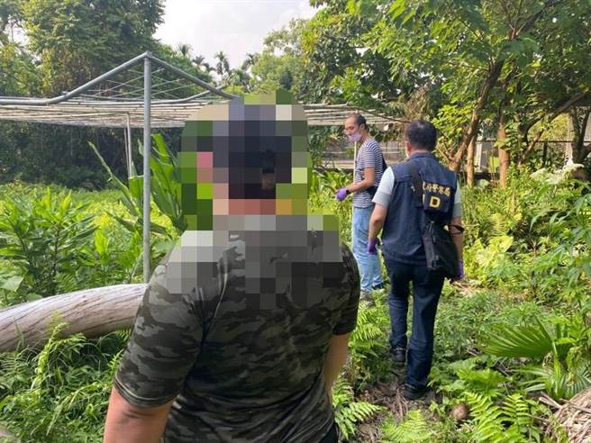 警方指出，「埋包」就是贩毒集团成员将毒品放置在路边草丛、电线杆下或1处空地的杂物堆里，提供买方前往取货，警方获报循线查缉毒品。（台中市警察局提供／张妍溱台中传真）