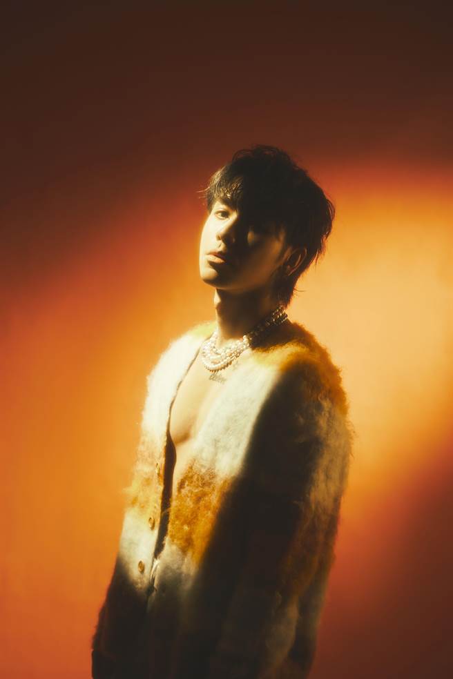 鼓鼓从男孩蜕变充满男人味。（相信音乐提供）