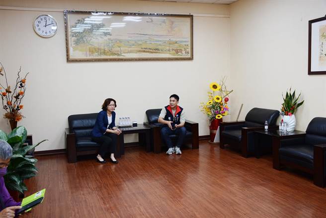 南水局放鸟屏东市长及议员，让屏水救高再掀波澜。(林和生摄)