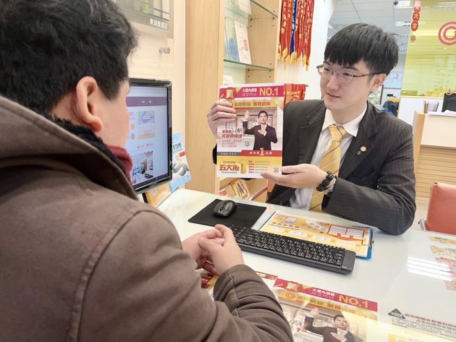 永庆房屋经纪人陈忠琦表示，永庆房屋为了保障消费者权益，推出「诚实房价报告书」和「真房价保证」等诚实服务。(图/永庆房屋提供)