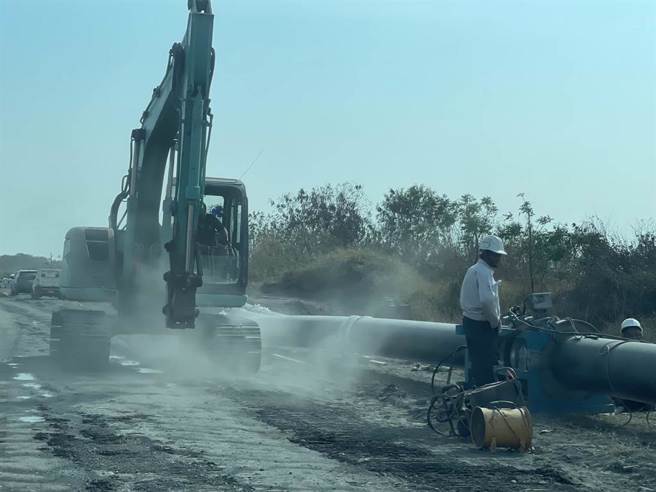 南水局在屏东挖井送水给高雄惹议，屏东县长周春米怒斥「偷袭」要求停工。（屏东市公所提供／谢佳潾屏东传真）