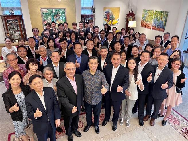 苗栗縣長鍾東錦訪星國之旅，16日接受新加坡台灣客家同鄉聯誼會款待。（苗栗縣政府提供／謝明俊苗栗傳真）