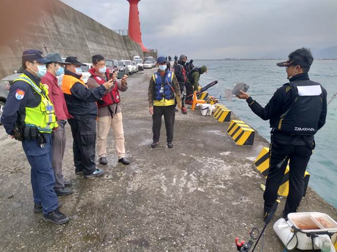 开放钓友垂钓。（翻摄照片／高雄洪靖宜传真）