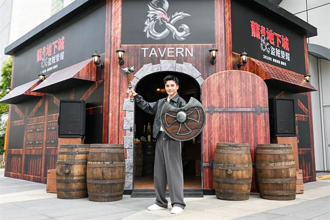 是元介今为最新奇幻冒险电影《龙与地下城：盗贼荣耀》站台。（UIP提供）