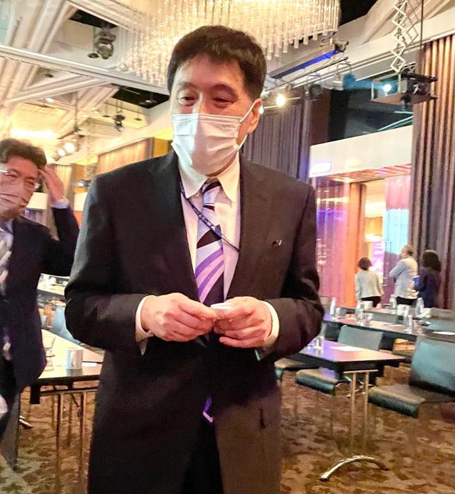 （统一集团董事长罗智先在疫后首度亲自主持统一企业、统一实、统一中控与大统益等联合法说。图／李丽满）