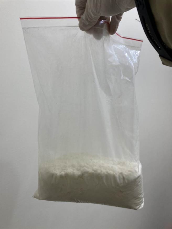 警方查获495公克俗称「喵喵」第三级毒品，约市值约15万元。（警方提供／张妍溱台中传真）