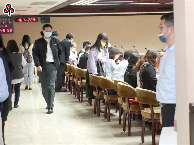 电价审议委员会于今日召开，并决议经今年电价以工业、民生大户调涨为主，整体调涨约11％。（报系资料照）