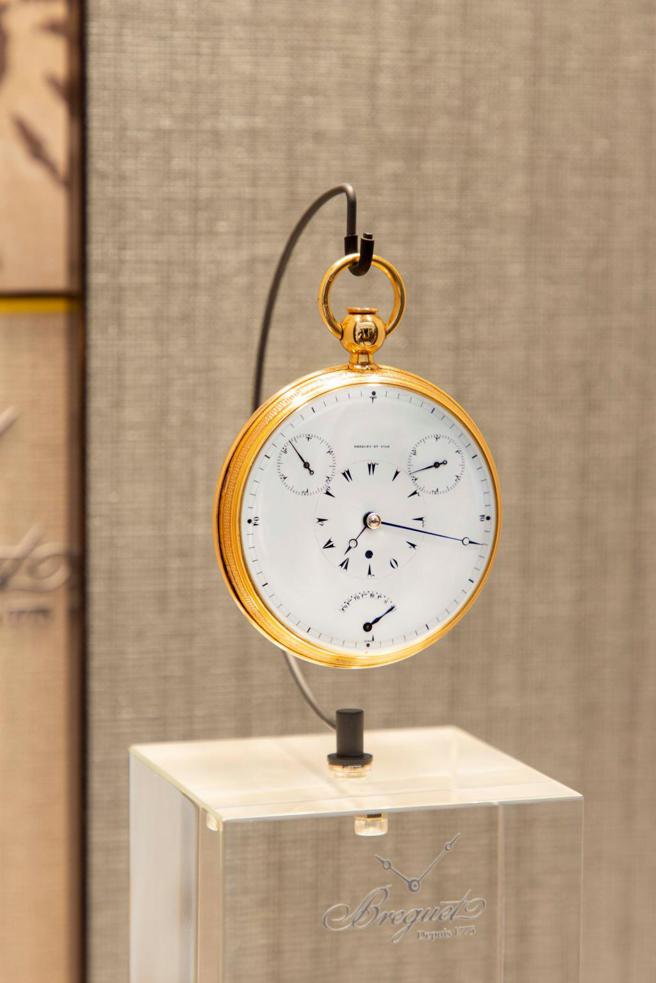 限定店展出宝玑大师生前亲手打造的B1188骨董陀飞轮怀表，歷经两百年依旧如常运转。（Breguet提供）