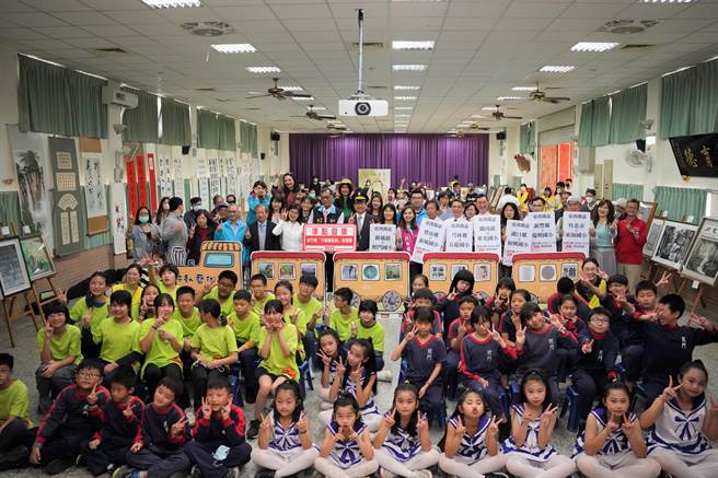 2023新竹县行动艺术馆启动，将到7个校园巡迴展。（新竹县府提供／邱立雅竹县传真）