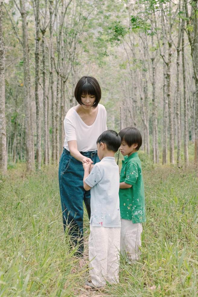 李心洁希望让孩子常常接近大自然学习。（甲上娱乐提供）