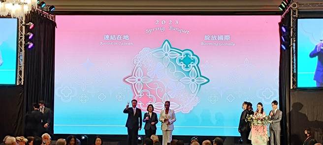 外交部长吴钊燮、驻台使节团团长圣文森及格瑞那丁大使柏安卓（H.E. Ambassador Andrea Clare Bowman）和蔡总统致词。(邱新博摄影)