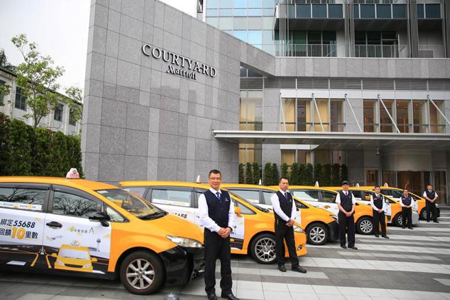 （因应国境开放、民眾出国大增，消费者用55688 APP预约出行服务看增。图／大车队提供）