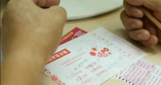 中国一名男子委托表弟领中奖彩券，结果竟被独吞。（图／翻摄自微博）