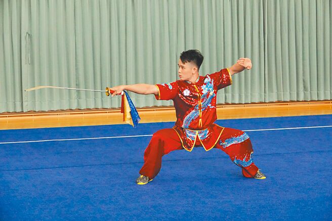 刀／棍术项目的王振名本是跆拳道选手，直到升上高中才改练武术，连2届参加亚运他也力拚站上颁奖台。（毛琬婷摄）