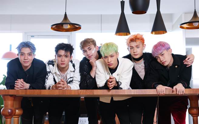 蓝弟（左起）、Nelson、学文、巴比、孟维、蔡朕6人感情要好。（陈俊吉摄）