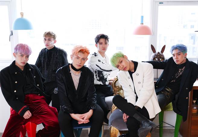 蔡朕（后排左起）、学文、Nelson、蓝弟、孟维（前排左起）巴比。（陈俊吉摄）