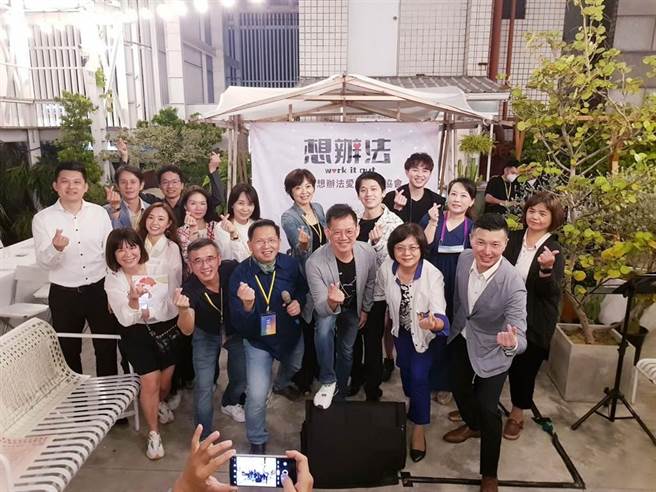 凭藉着一颗想帮助弱势的心，一群素人5年前投入举办「想办法爱心园游会」，5年来未曾间断。(想办法爱心公益协会提供)