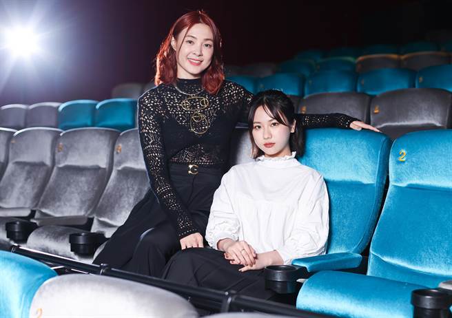 曾佩瑜（左）和程希缇在《梦游乐园》中演出母女，两人有大量亲情戏。（陈俊吉摄／曾佩瑜品牌提供FERRAGAMO）