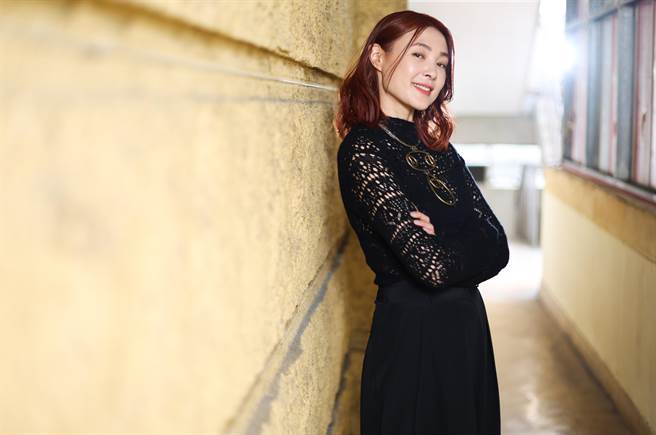 曾佩瑜最近影视作品连发，电影接檔上映。（陈俊吉摄／曾佩瑜品牌提供FERRAGAMO）