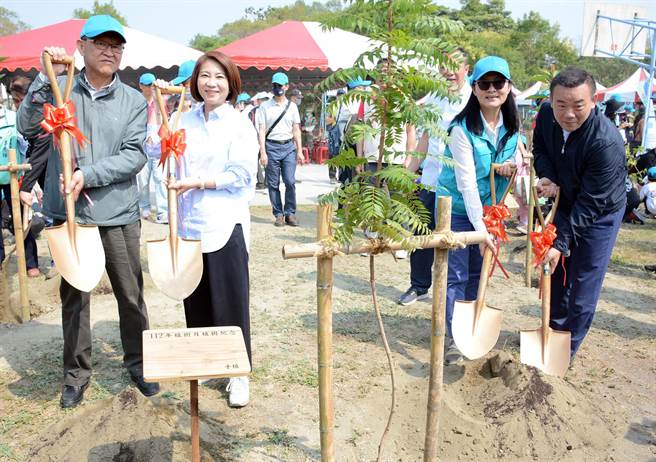 建构南方森活圈，屏县种下1500株原生树木。(林和生摄)