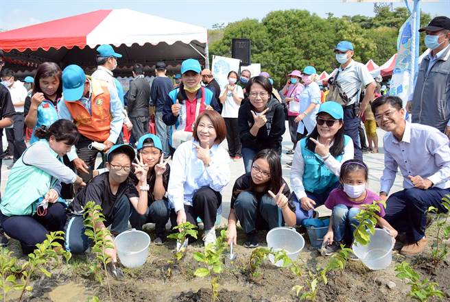 建构南方森活圈，屏县种下1500株原生树木。(林和生摄)