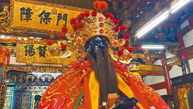 命理师教大家，想改运要拜城隍爷。（新竹都城隍庙提供）