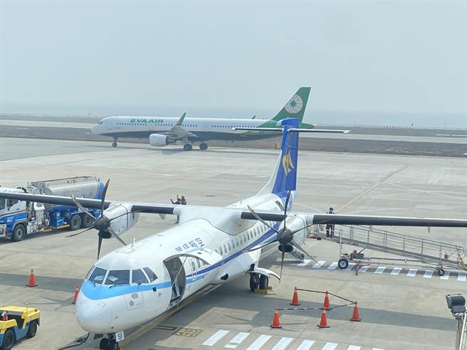 金门空中交通清明连假第3波加班机将于3／20上午9时开放订位。(于家麒摄)