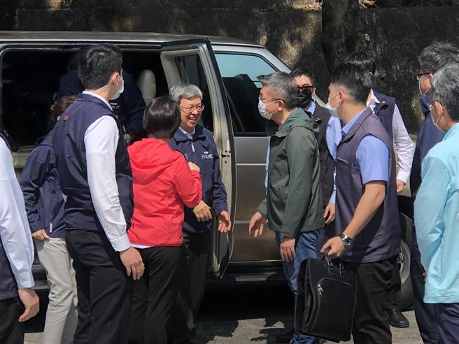 行政院長陳建仁18日到台中大甲溪馬鞍壩視察水情。（陳世宗攝）