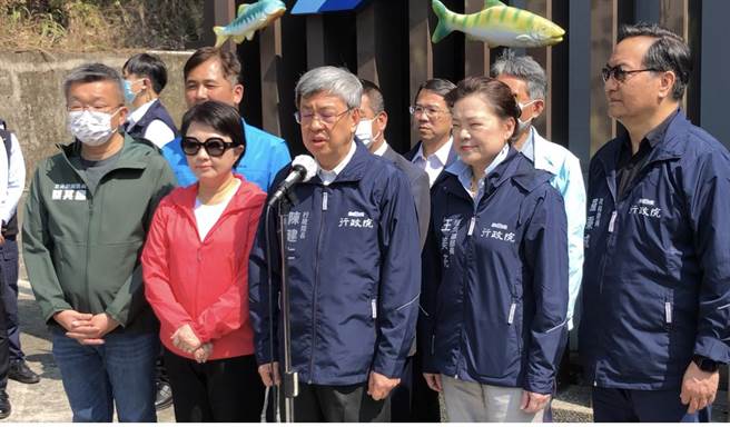 陳建仁指出，電價審議委員會做出決定，有93％的民生用戶和學校都沒有調整，呼籲全民大家節約用電。（陳世宗攝）