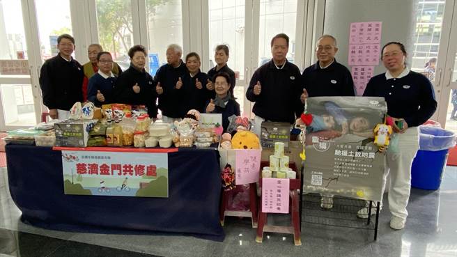 慈济金门共修处也共襄盛举参加义卖，所得将全数捐做土耳其震灾善款。(于家麒摄)