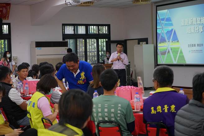 农委会主委陈吉仲与青农座谈，提问答覆。（王志伟摄）