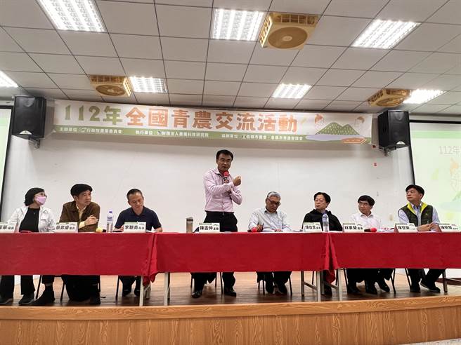 全国青农交流会今在瑞穗乡举办，陈吉仲率农粮署、农田水利署、农业金融局及各农改场等单位，面对面回应青农需求。（民眾提供）