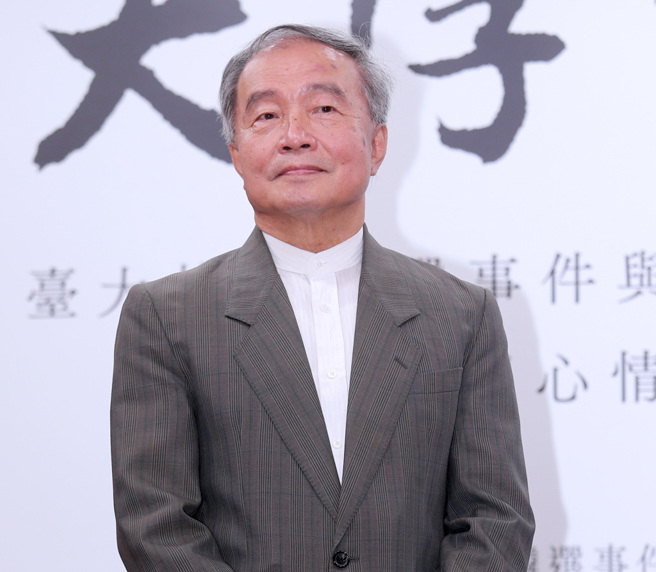 知名作家杨渡13日出席《大学的脊梁：臺大校长遴选事件与管中闵心情记事》新书发表会。（黄世麒摄）