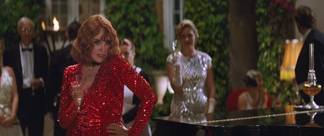 伊莎贝艾珍尼在蔚蓝海岸享受着各种上流聚会。（原创娱乐提供）