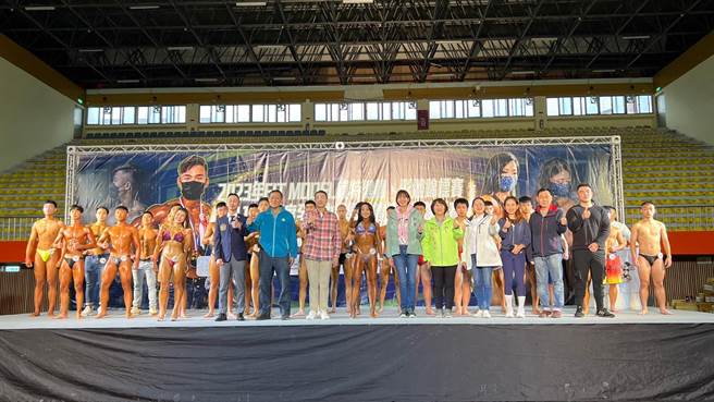 近日多项大型健美赛事于基隆市体育场举行，市长谢国梁（中）表示健身风气逐渐兴盛，市府会大力推广体育活动。（陈宜办公室提供／徐佑升基隆传真）