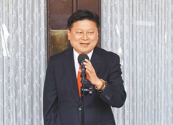 立委傅昆萁（见图）担任国民党选策会成员引发争议，傅昆萁17日声称「国亲合」是他与前国民党主席吴伯雄在2008年促成，对此吴敦义南部办公室下午随即发出声明驳斥傅昆萁「扭曲歷史事实」。（姚志平摄）