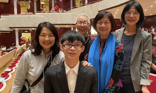 簡秀枝》紅水管狂歡起舞 新銳作曲人梅宇軒驚艷全場